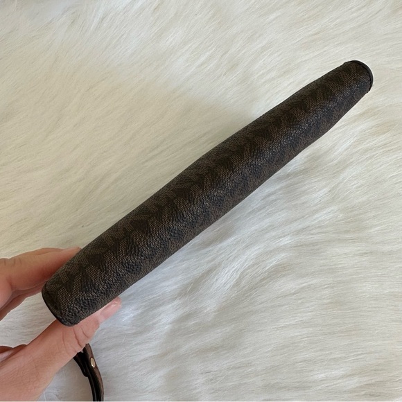 Michael Kors Jet Set Brown Monogram Travel Wallet - Picture 5 of 7